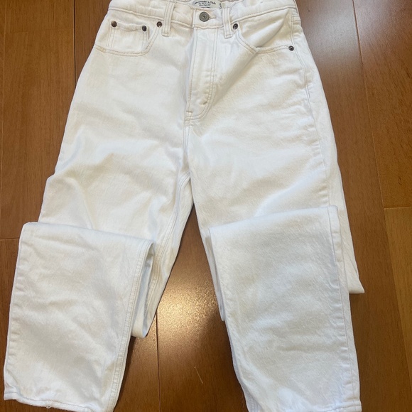 Abercrombie & Fitch White Jeans - Picture 1 of 1